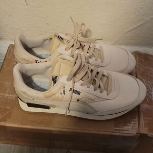 Puma Men's Beige Sneakers